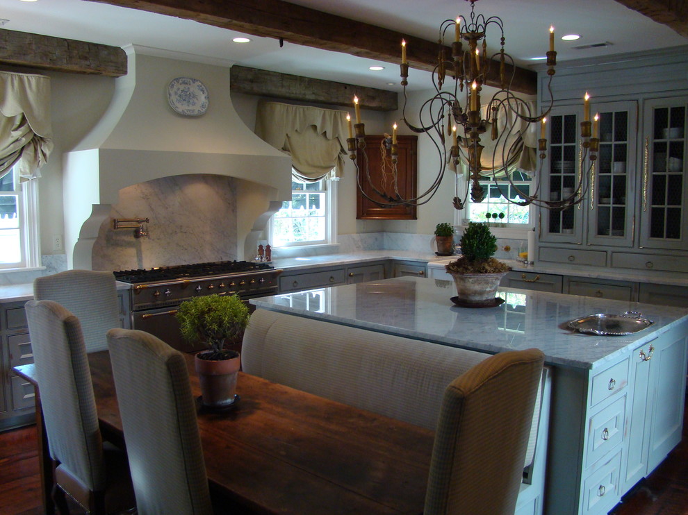 Example of a classic kitchen design in Other