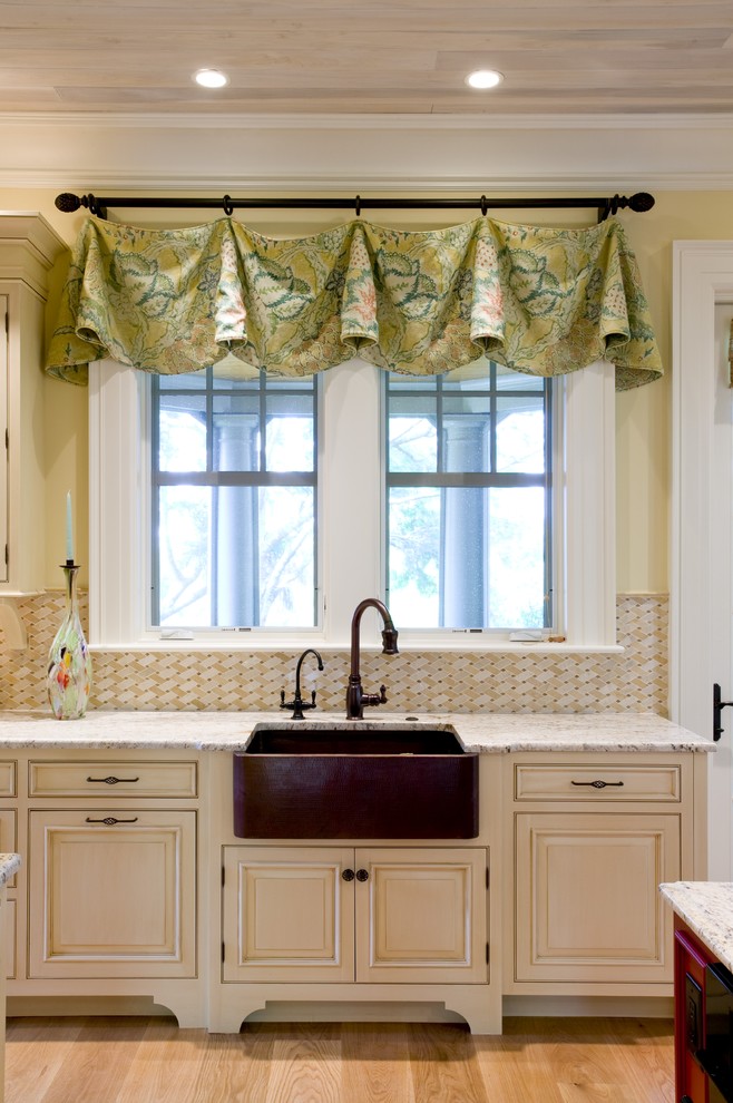 Eclectic kitchen photo in Charleston