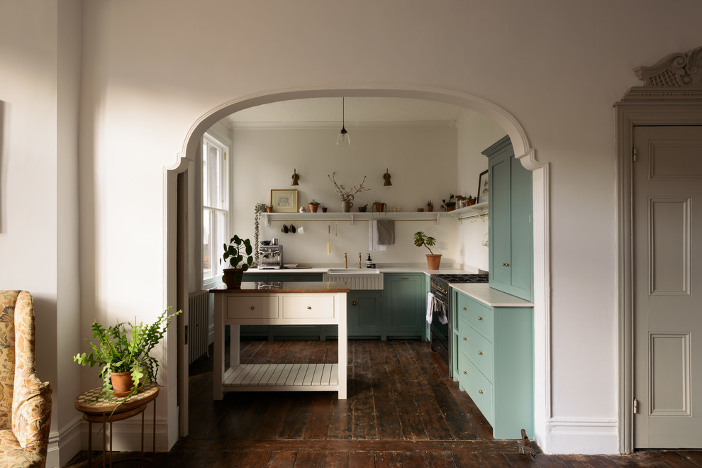 Источник вдохновения для домашнего уюта: кухня в классическом стиле