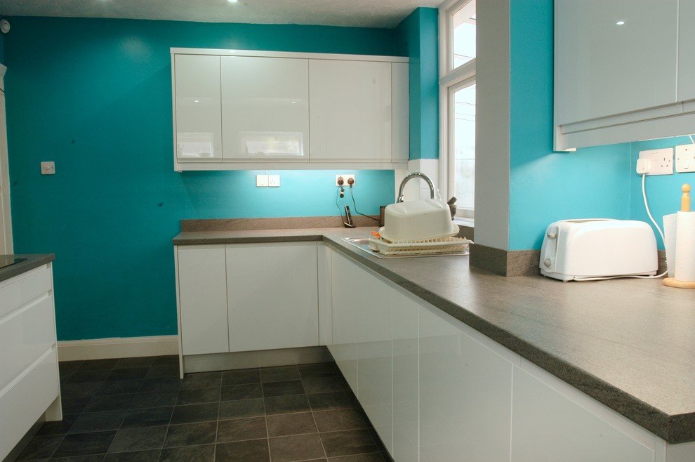 An Innova Luca Gloss White Kitchen Real Customer Kitchens Contemporary Kitchen Berkshire By Diy Kitchens Houzz