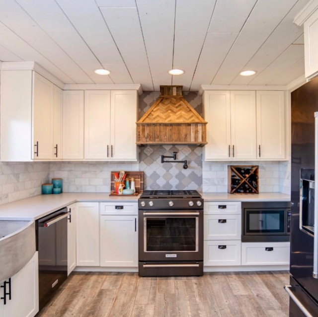 Anika Lane/Custom Reclaimed Wood Range Hood/Bend, OR Country