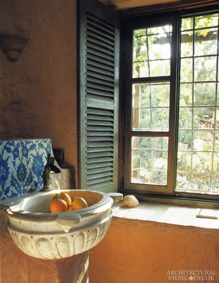 Foto di una piccola cucina mediterranea con lavello stile country
