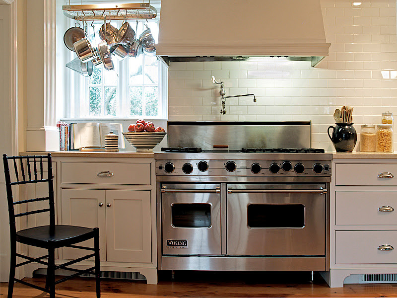 Kitchen - eclectic kitchen idea in Philadelphia