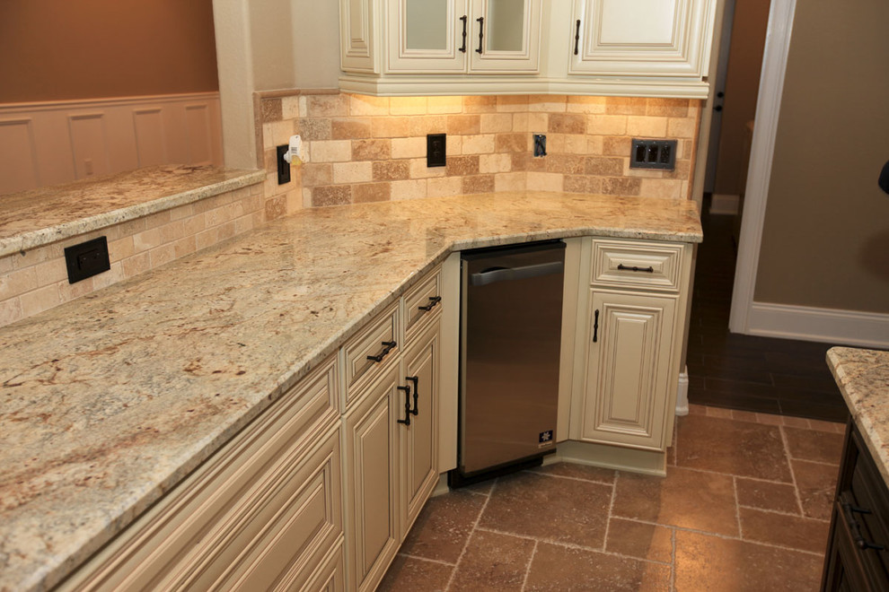 Antique White Raised Panel Kitchen Shabbychic Style Kitchen