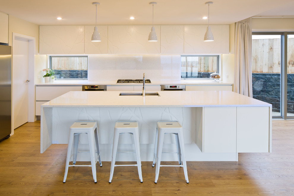 Kitchen - modern kitchen idea in Wellington