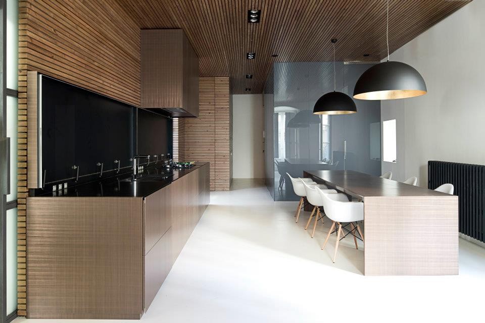 Example of a trendy kitchen design in Barcelona