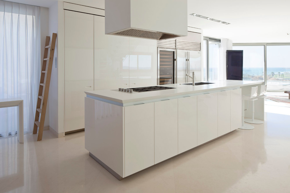 Design ideas for a modern kitchen in Tel Aviv.
