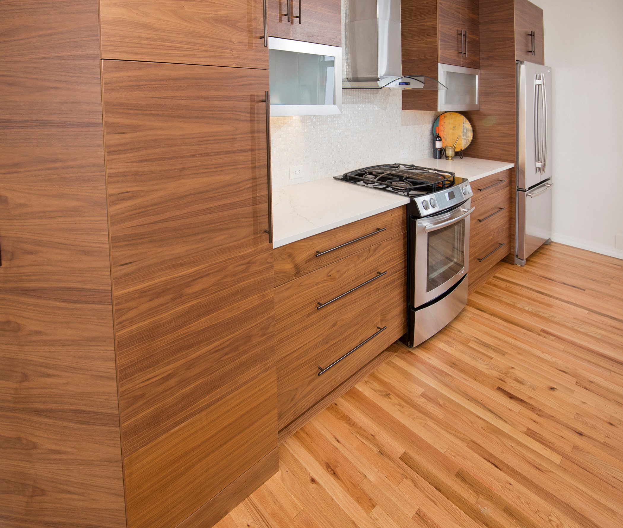 Arrowhead Remodel - Colorado Mountain Modern - Walnut & White Acrylic  Cabinetry - Modern - Kitchen - Denver - by Vail Cabinets | Houzz