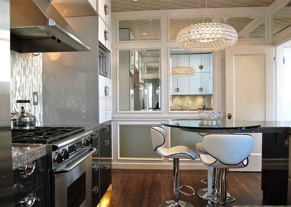 Inspiration for a contemporary kitchen remodel in San Francisco with stainless steel appliances