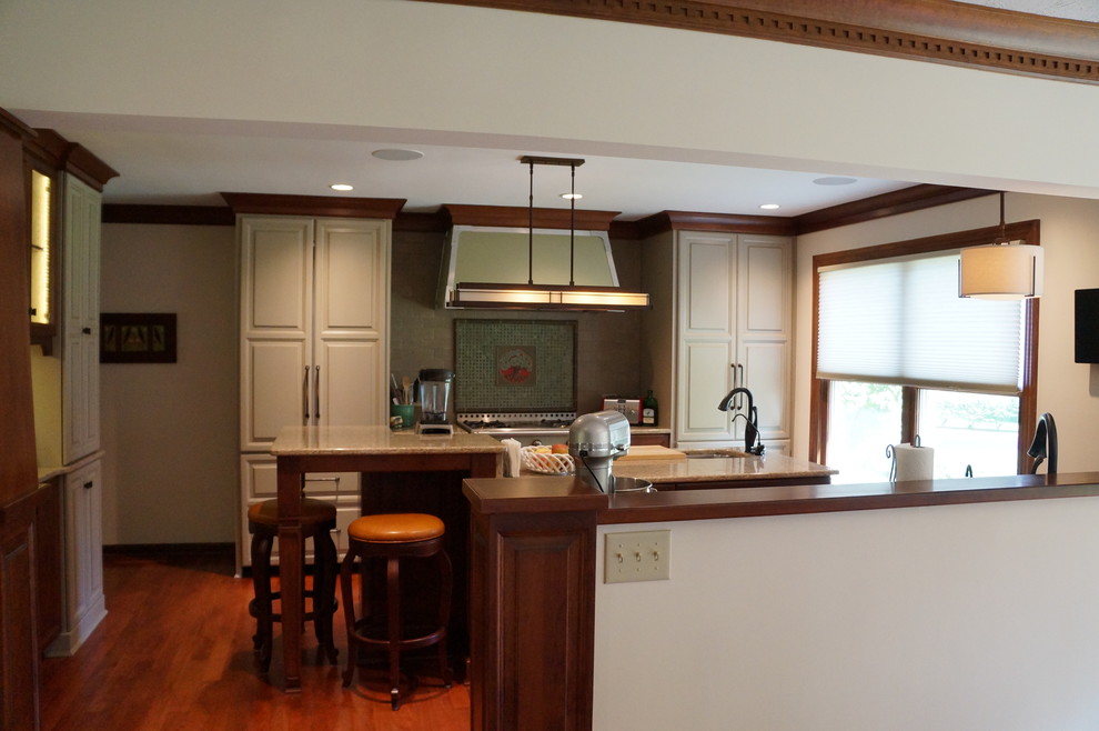 Design ideas for a medium sized classic kitchen in Indianapolis.