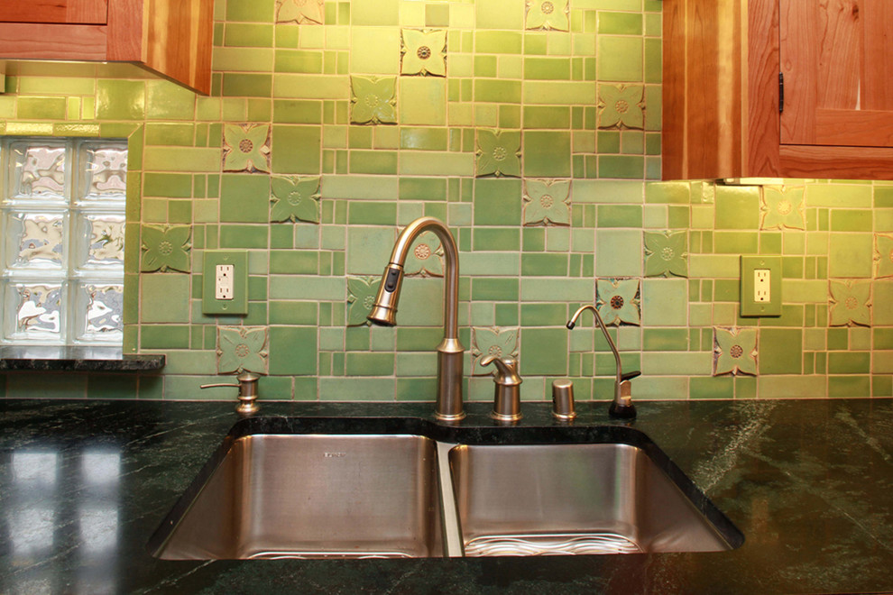 Photo of a traditional kitchen in Minneapolis.