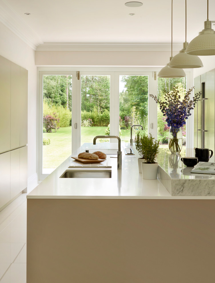 Inspiration for a contemporary kitchen remodel in Essex