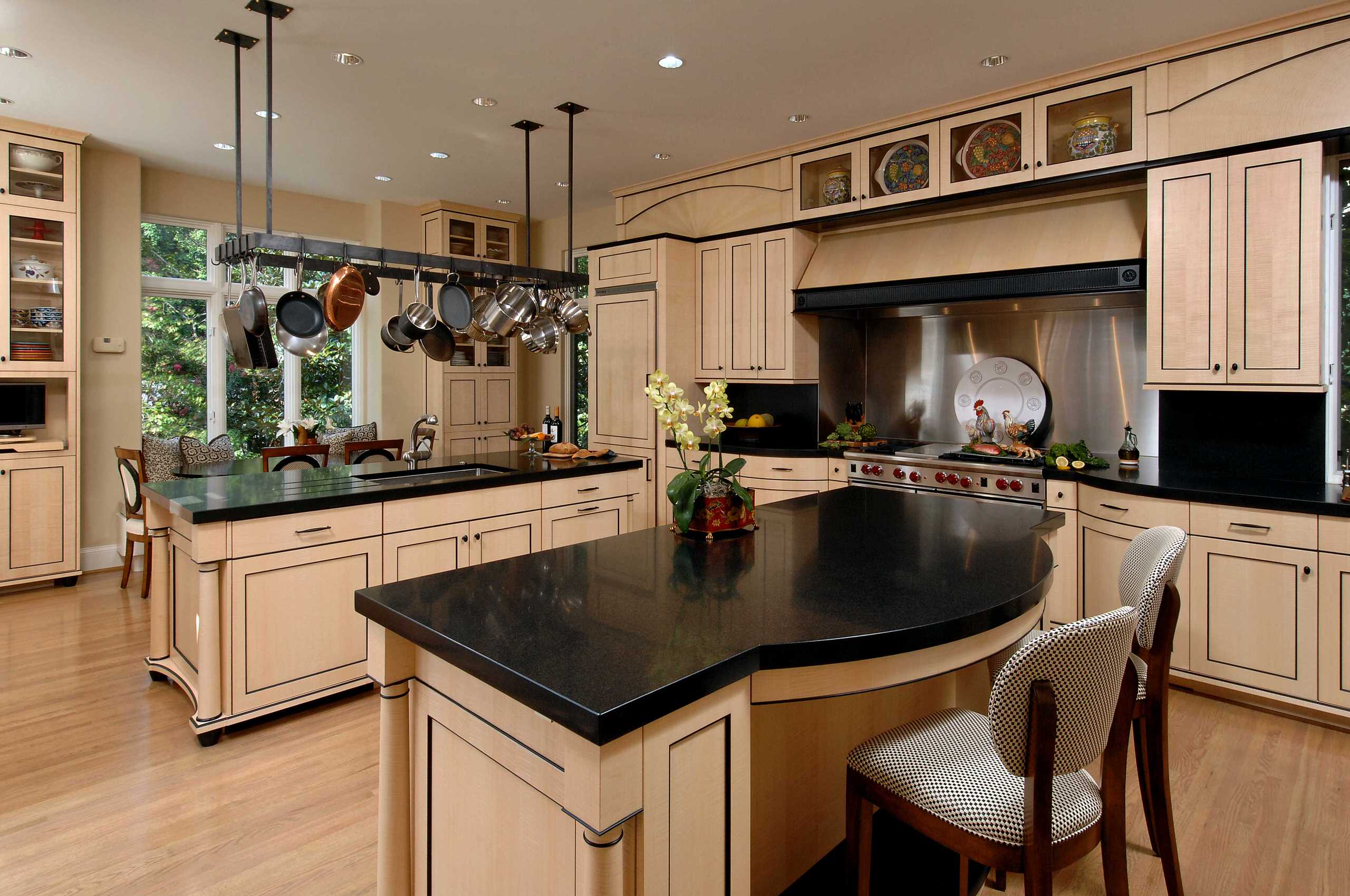 75 Beautiful Transitional Enclosed Kitchen Pictures Ideas September 2021 Houzz