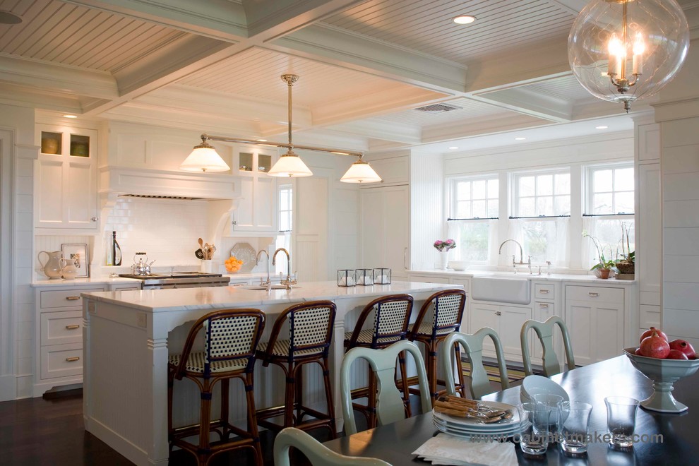 Kitchen - traditional kitchen idea in Boston