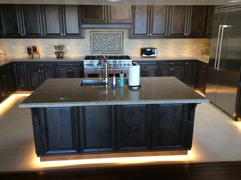 Avalon Kitchen Cabinets - Traditional - Kitchen - Los Angeles - by RTL