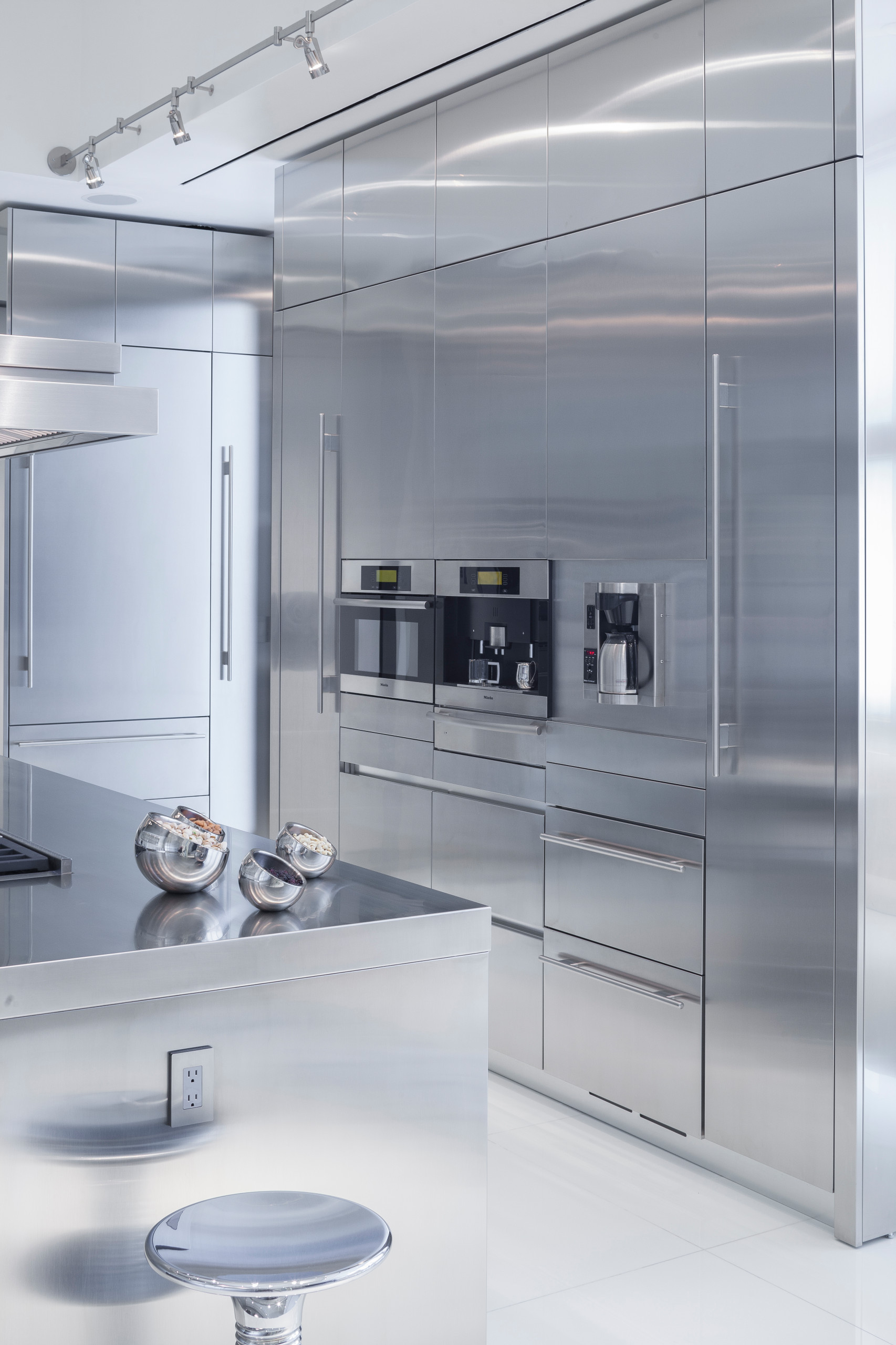 https://st.hzcdn.com/simgs/pictures/kitchens/award-winning-stainless-steel-kitchen-hausscape-img~17a1768e03c05334_14-0348-1-d6ccebc.jpg