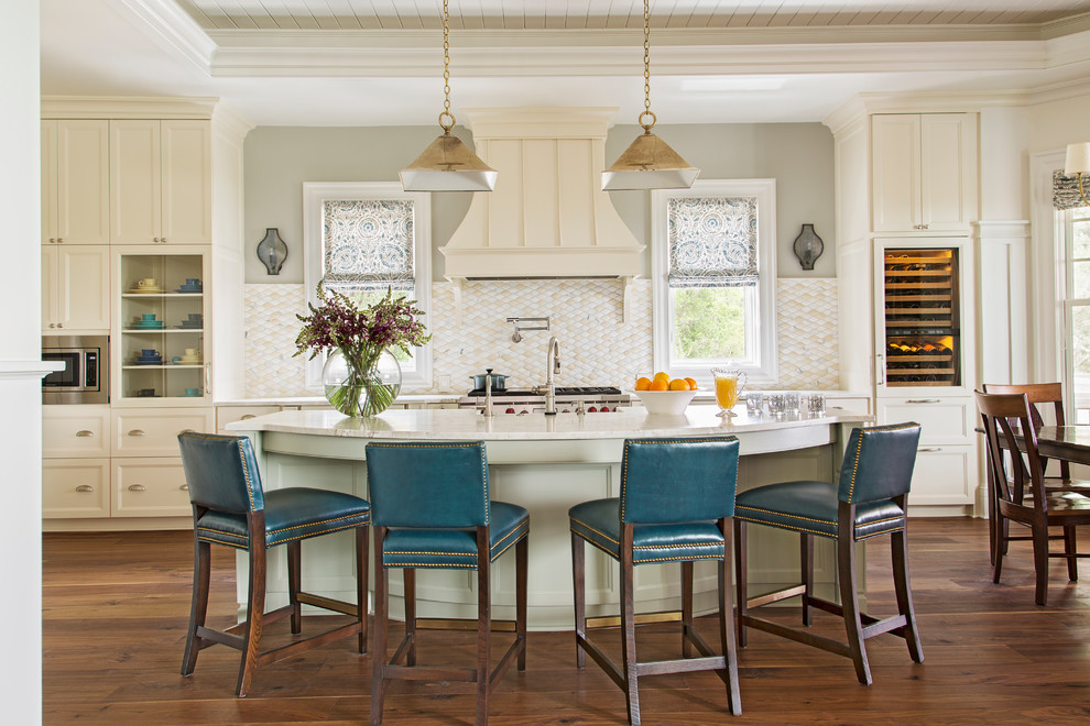 Design ideas for a classic kitchen in Charleston.