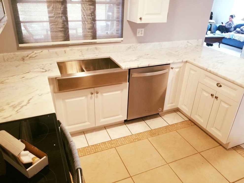 Example of a large minimalist u-shaped kitchen pantry design in Tampa with a single-bowl sink, granite countertops and an island