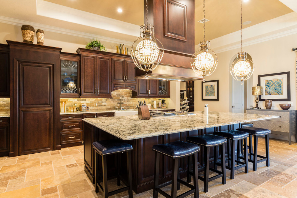 Classic kitchen in Orlando with an island.