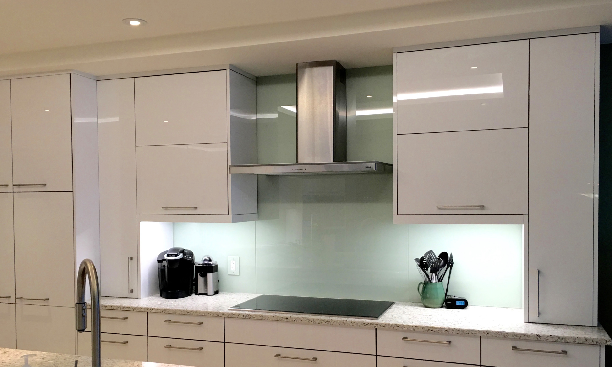 Painted Glass Kitchen Backsplash Things In The Kitchen