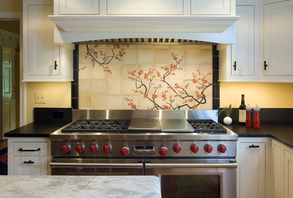 Kitchen - traditional kitchen idea in DC Metro