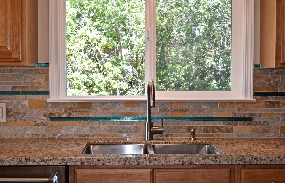 Backsplash in Natural Stone with Glass Accents Aptos, CA