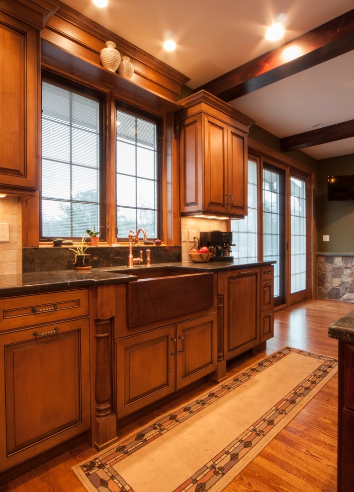 Example of a classic kitchen design in New York
