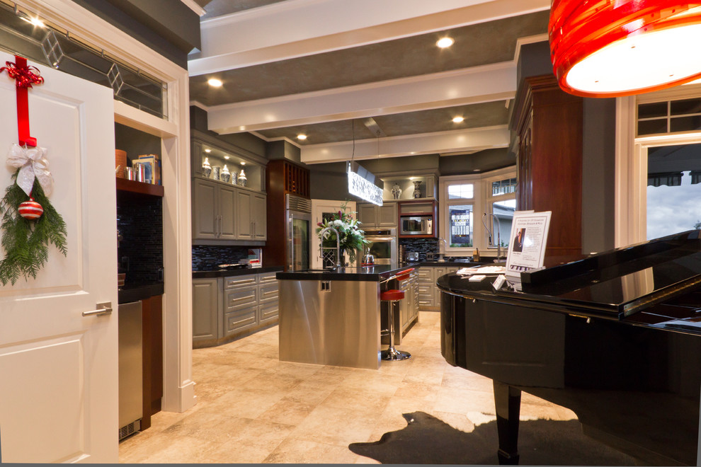 Ballet Kelowna Hot Holiday Homes! Modern Kitchen Vancouver by Okanagan Dream Builders