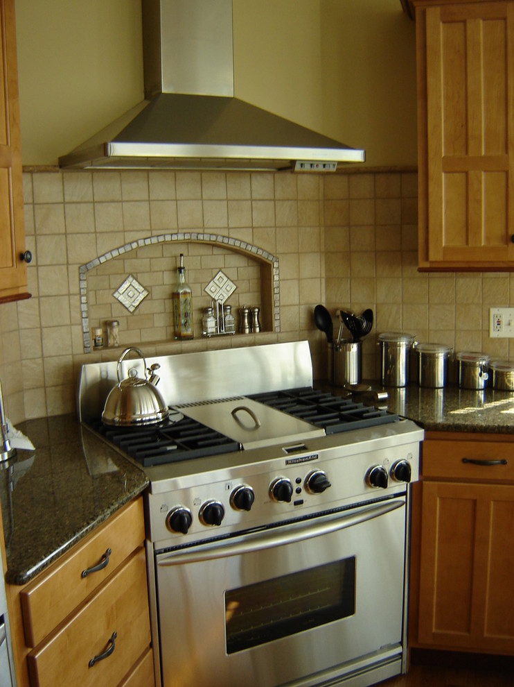 Bart Homes "The Craftsman" Craftsman Kitchen Chicago by Bart