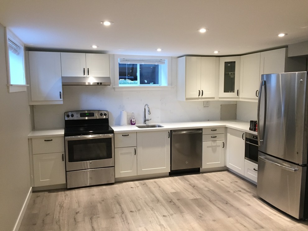 Basement Apartment Stevenson, Guelph Modern Kitchen Toronto by