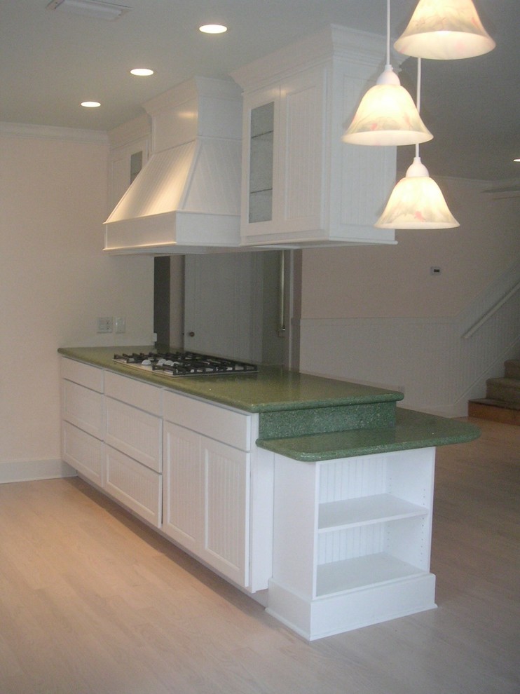 Example of an eclectic kitchen design in Tampa