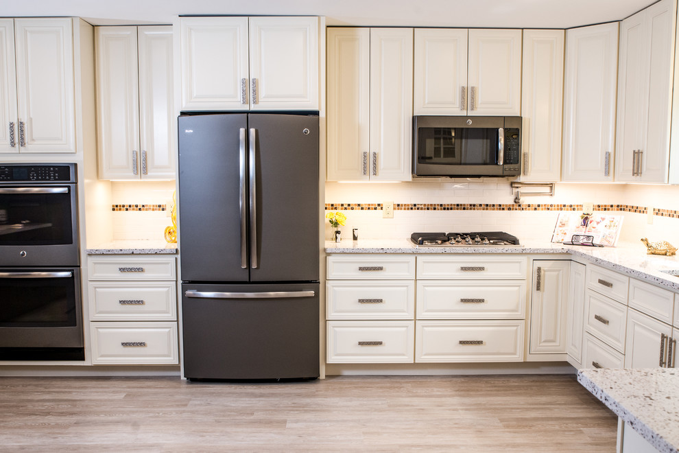 Beachwood Kitchen + Addition Contemporary Kitchen Cleveland by