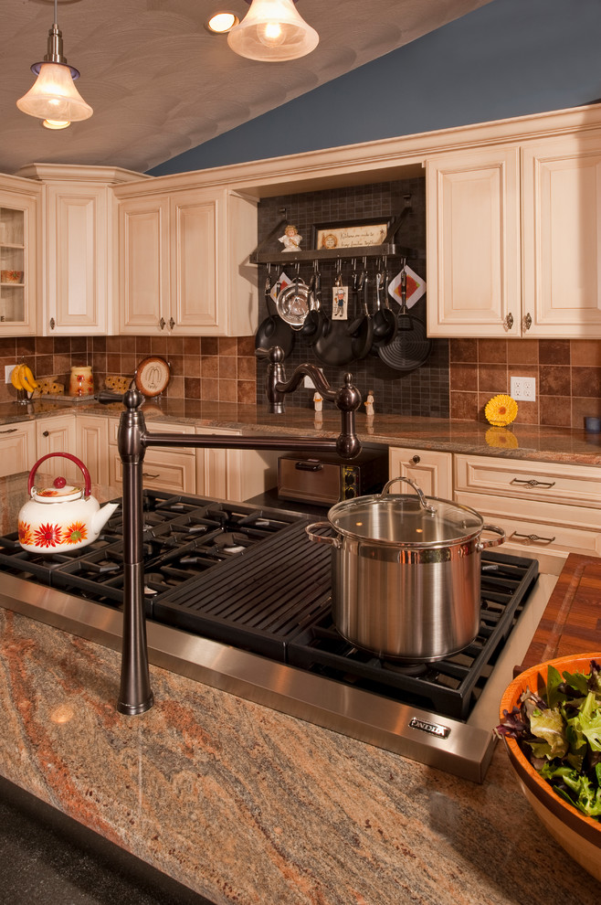 Example of a classic kitchen design in Providence