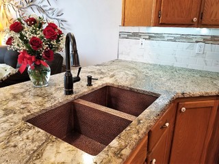 https://st.hzcdn.com/simgs/pictures/kitchens/beautiful-kitchen-with-blue-dunes-granite-spokane-stone-creations-llc-img~ae81cee60b7dd4e0_3-3641-1-bd51f07.jpg