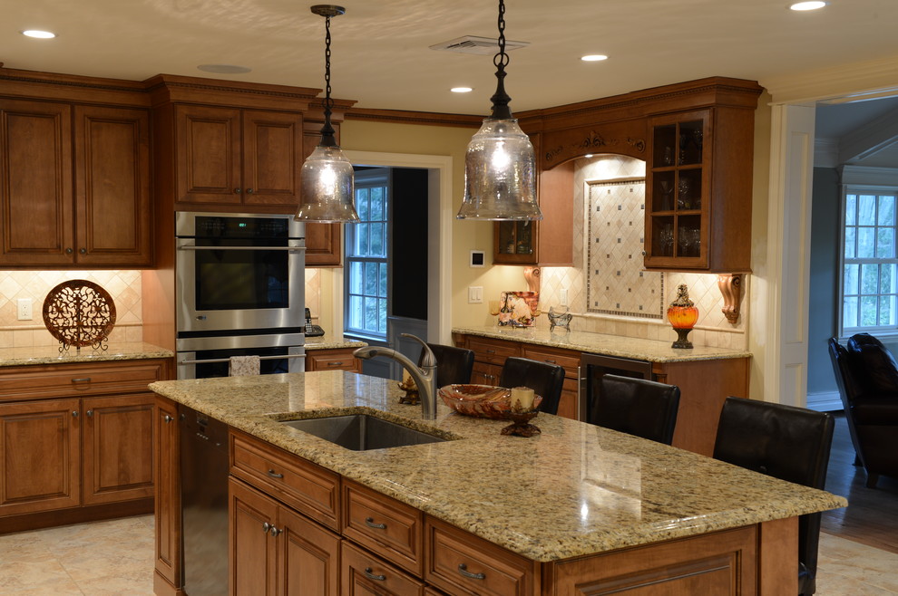 Kitchen - traditional kitchen idea in New York with stainless steel appliances and granite countertops