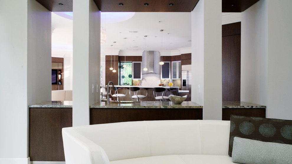 Стильный дизайн: огромная кухня-гостиная в современном стиле - последний тренд