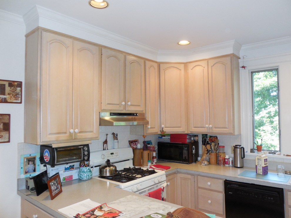 Eat-in kitchen - large traditional u-shaped eat-in kitchen idea in New York with raised-panel cabinets, white cabinets, granite countertops, white backsplash, ceramic backsplash, white appliances and a peninsula