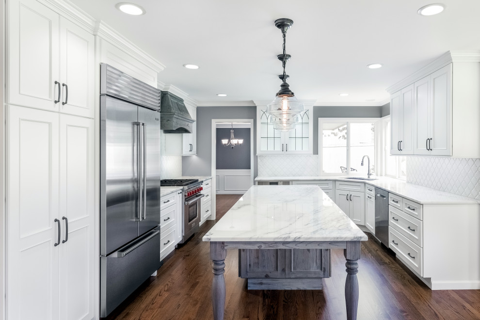 Mid-sized transitional u-shaped dark wood floor and brown floor eat-in kitchen photo in Seattle with an undermount sink, recessed-panel cabinets, white cabinets, quartzite countertops, white backsplash, porcelain backsplash, stainless steel appliances, an island and white countertops