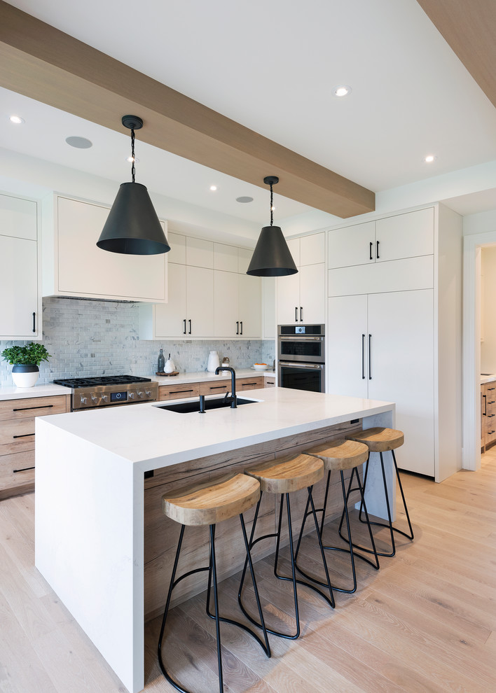 Transitional kitchen photo in Toronto