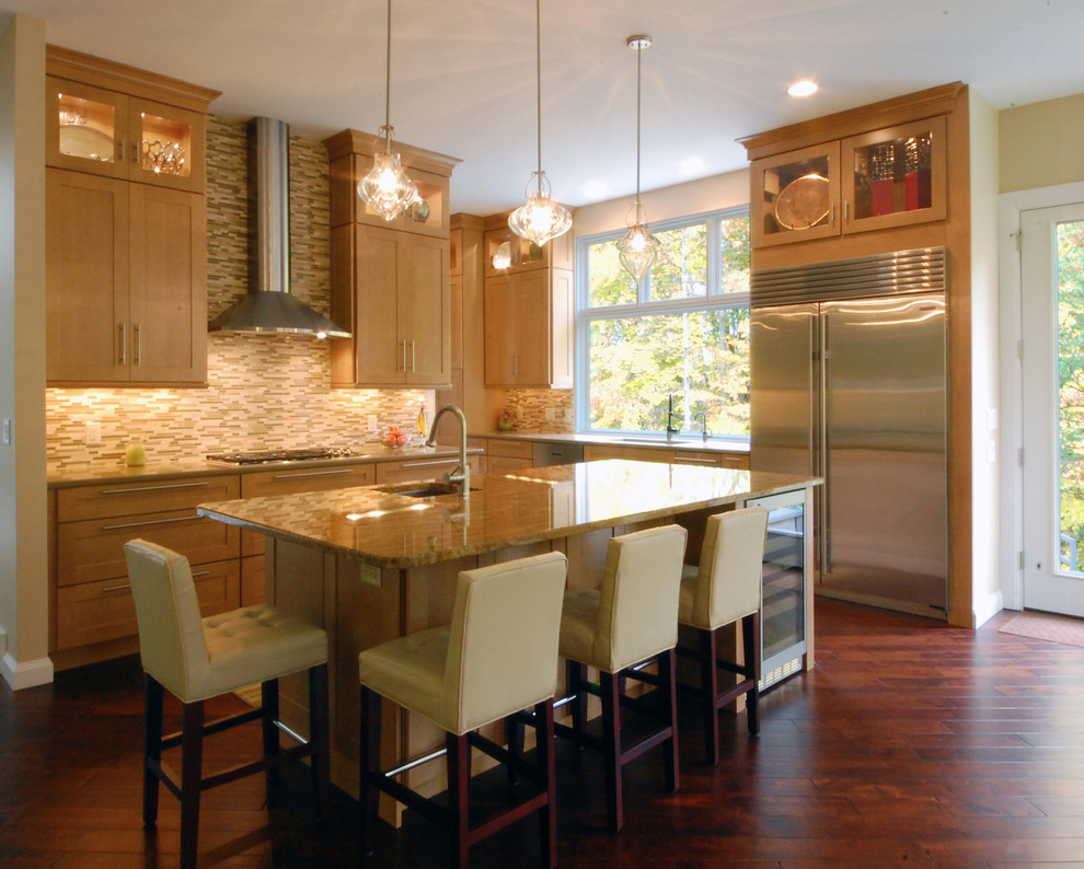 Design ideas for a traditional kitchen in Cleveland.