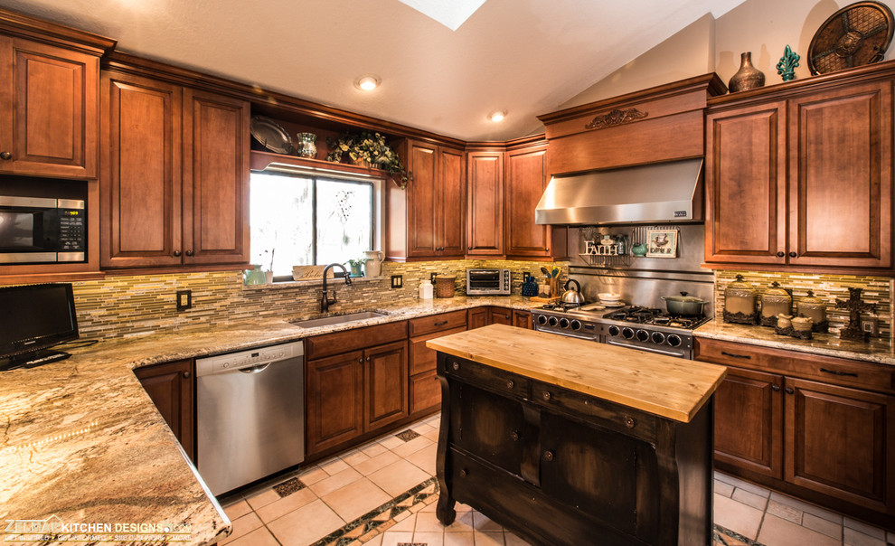 Eat-in kitchen - mid-sized traditional u-shaped eat-in kitchen idea in Orlando with an undermount sink, raised-panel cabinets, medium tone wood cabinets, granite countertops, multicolored backsplash and a peninsula