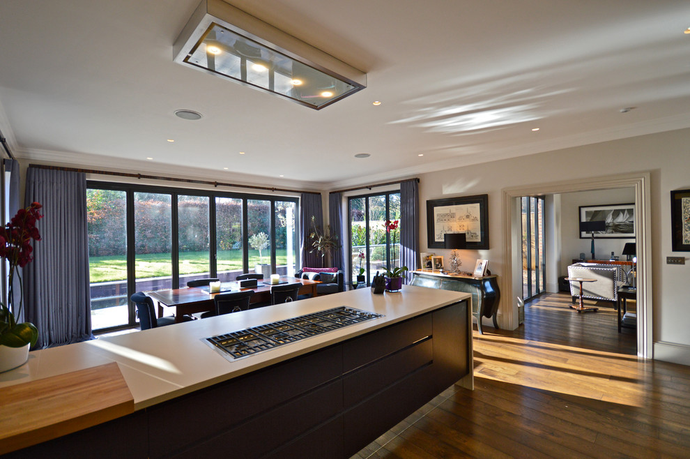 Kitchen - mid-sized contemporary kitchen idea in Buckinghamshire