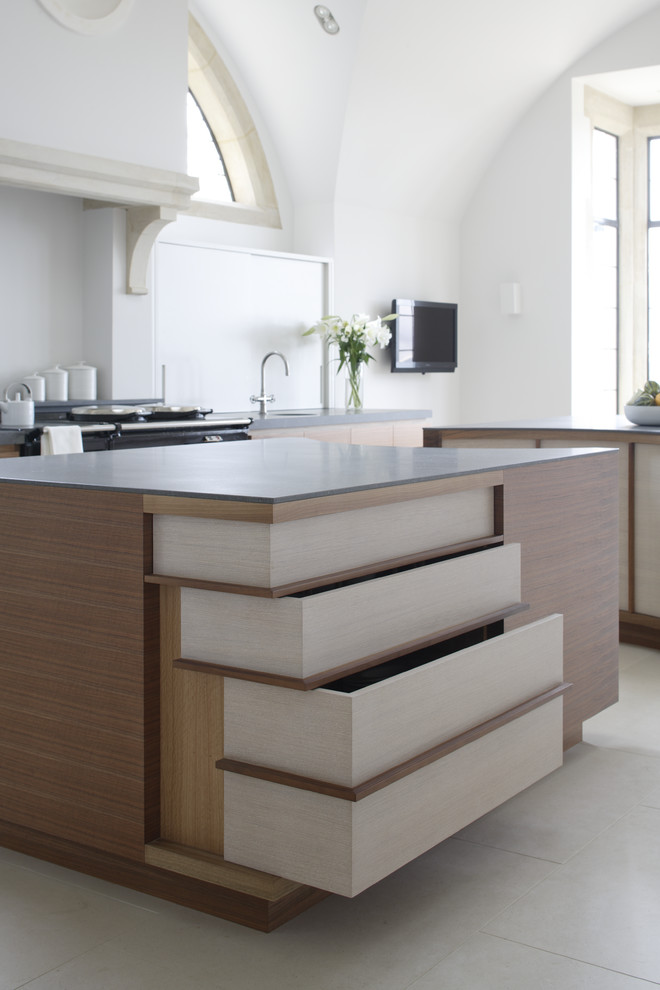Bespoke Lutyens Kitchen, Surrey, England Modern Kitchen Surrey