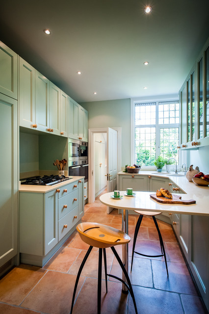 8 Ways To Fit A Seating Area Into A Galley Kitchen Houzz Ie