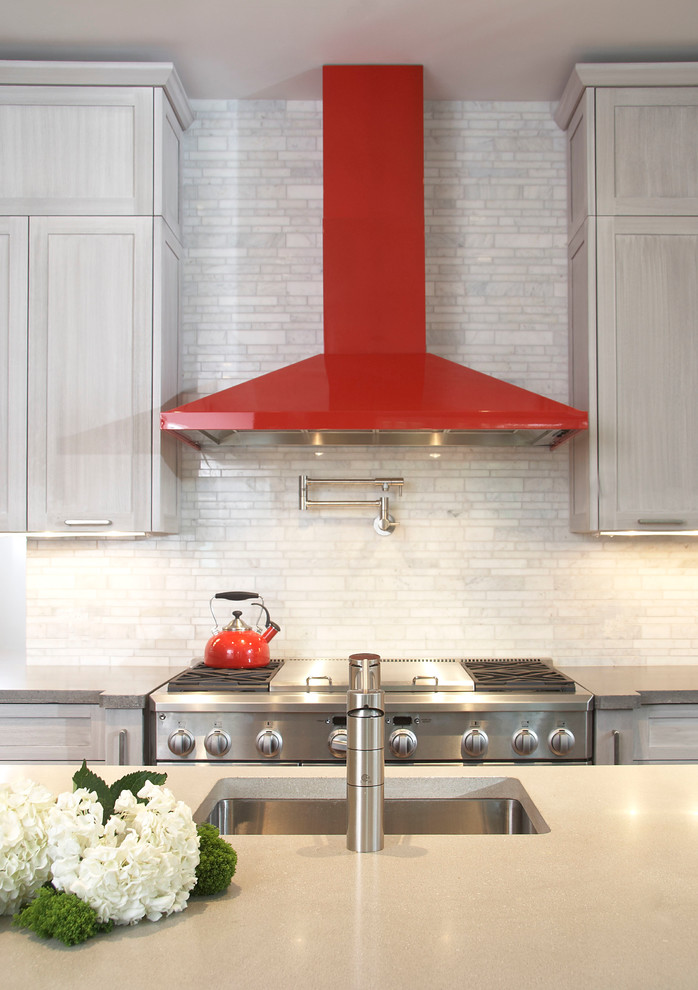 Example of a mid-sized eclectic l-shaped dark wood floor eat-in kitchen design in New York with an undermount sink, shaker cabinets, gray cabinets, solid surface countertops, white backsplash, stone tile backsplash, stainless steel appliances and an island