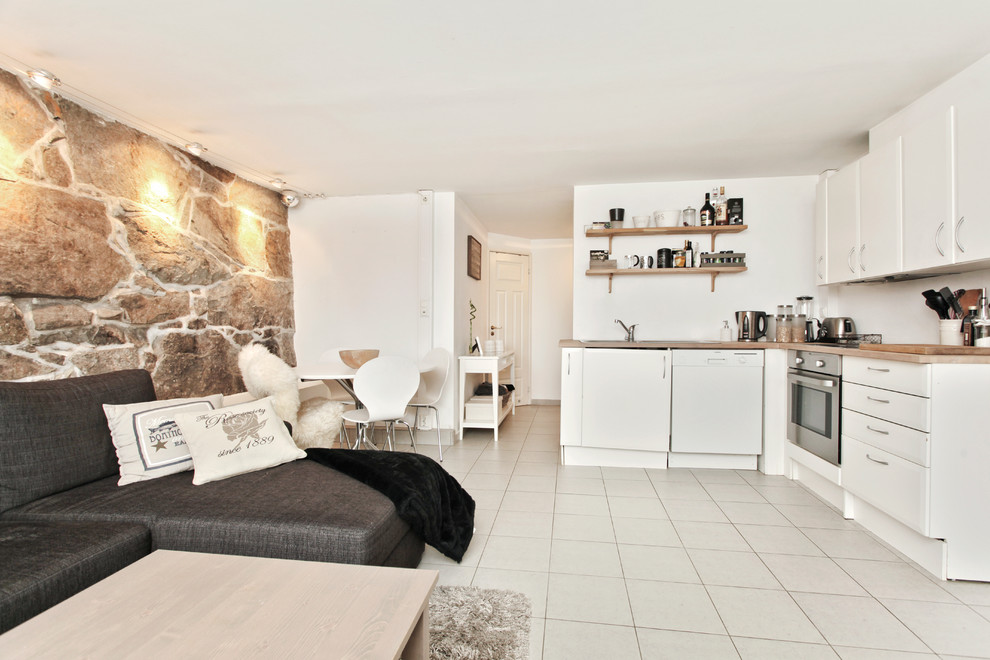 Источник вдохновения для домашнего уюта: кухня-гостиная в современном стиле с плоскими фасадами и белыми фасадами