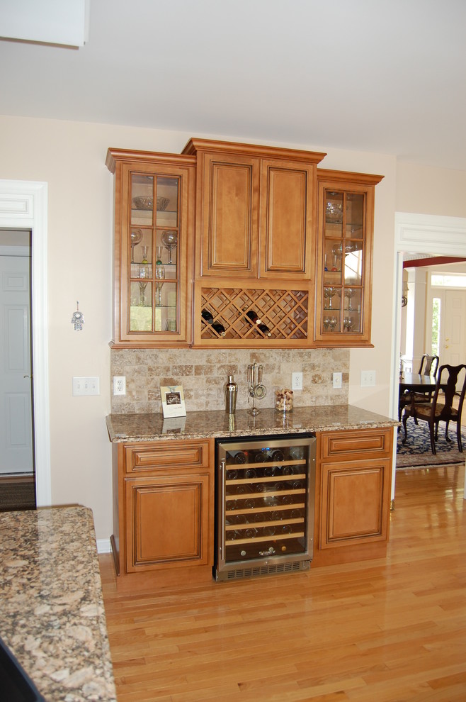 Large elegant l-shaped kitchen photo in Philadelphia