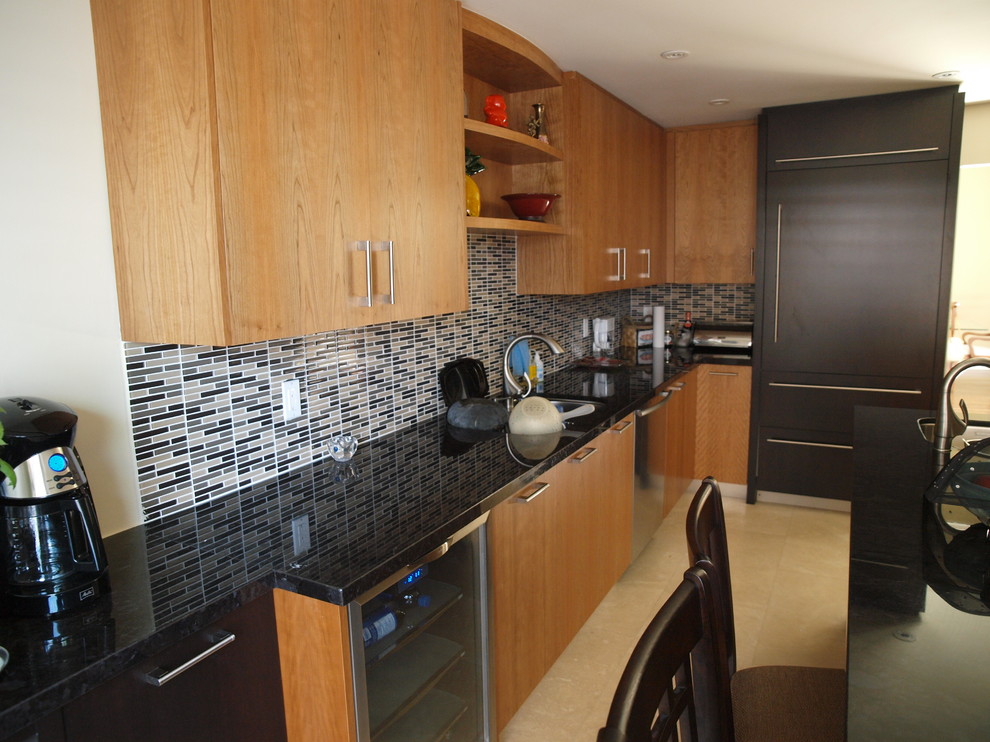 Photo of a contemporary kitchen in Toronto.