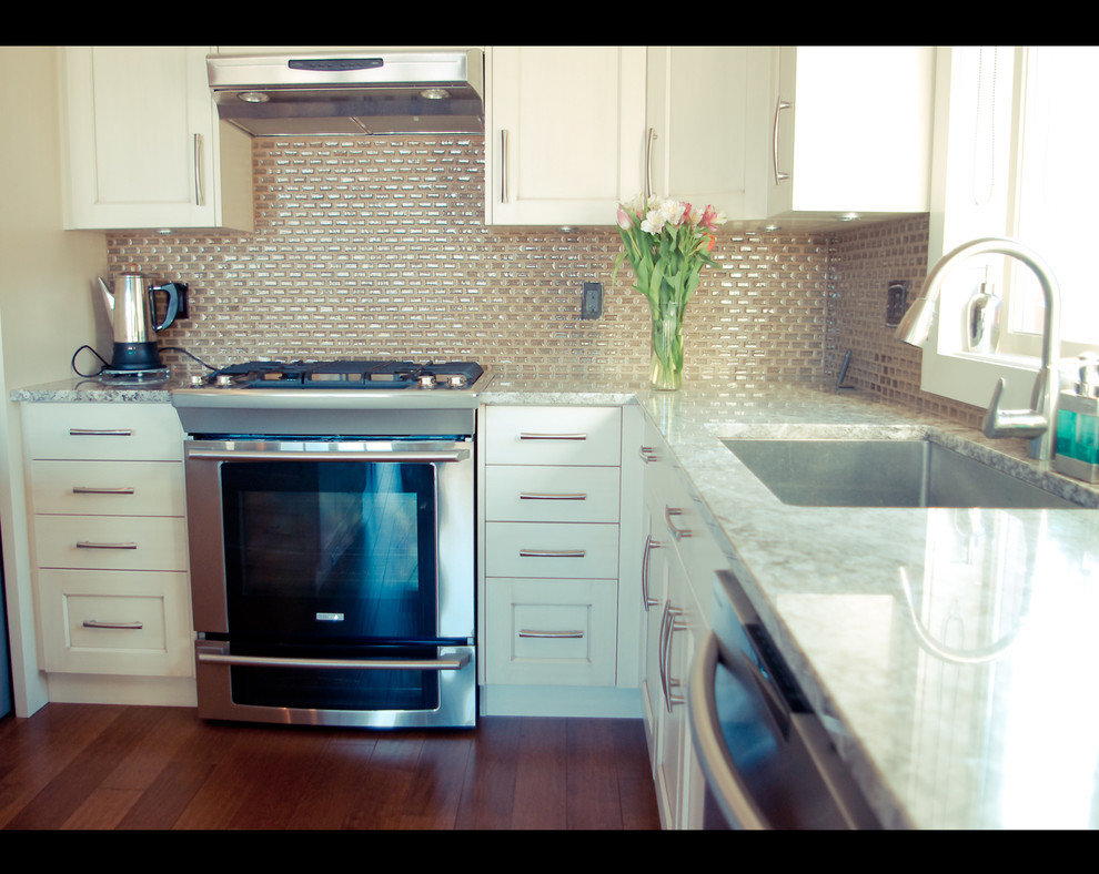 Bianco Antico Kitchen Contemporary Kitchen Vancouver by Quattro