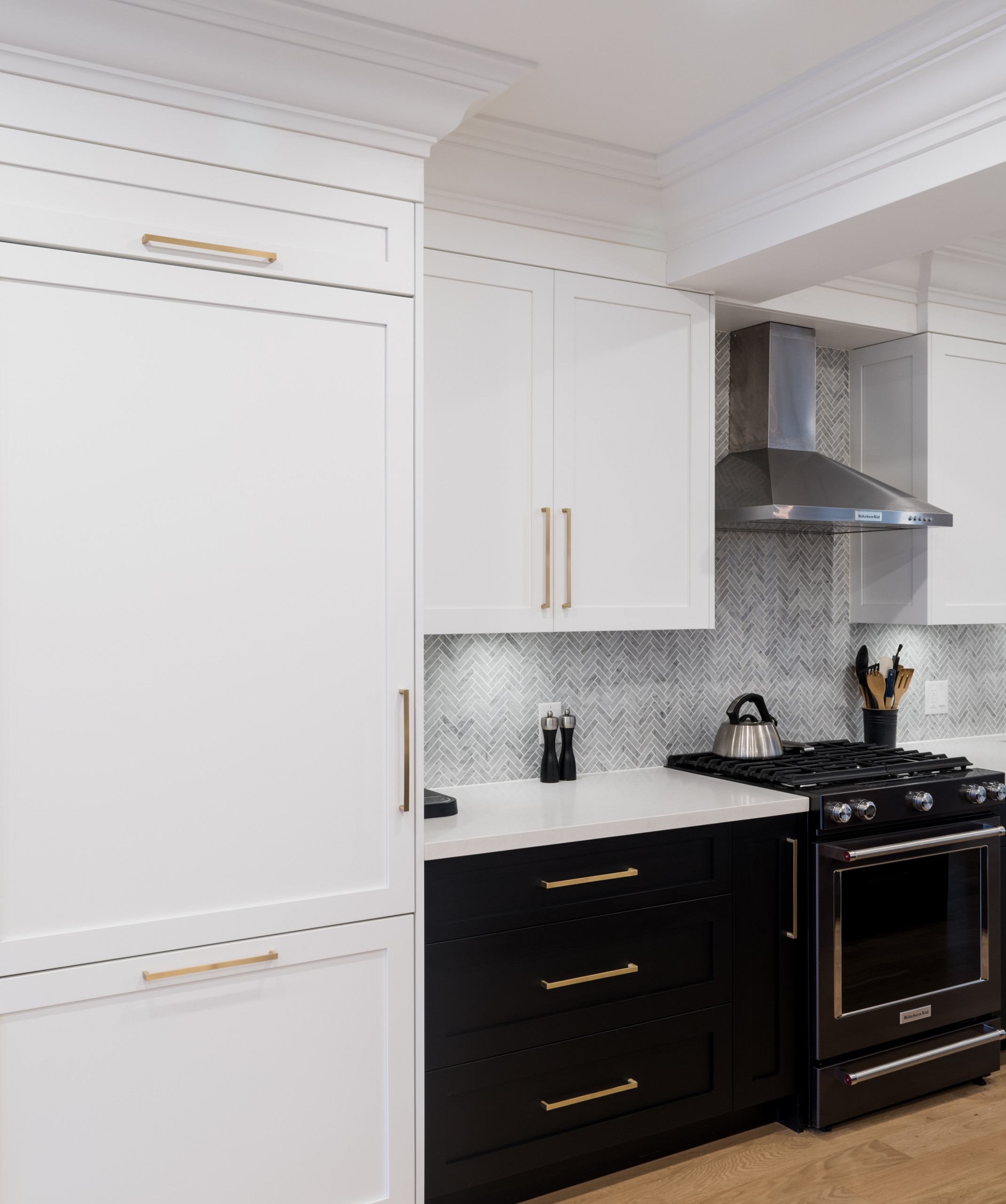 13+ Black and White Kitchen with Gold Hardware ( TIMELESS )